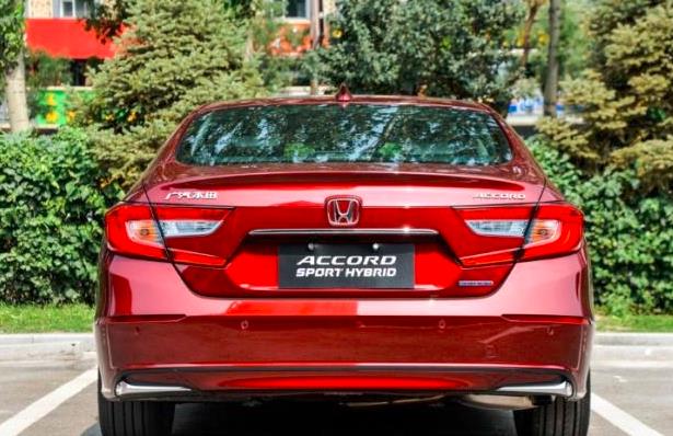 本田雅阁|本田又火了！新车比起亚K5漂亮，综合油耗4L，蒙迪欧后悔了