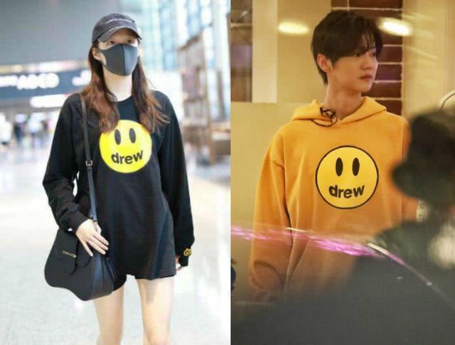 [鹿晗]鹿晗秀恩爱被发现，录制节目穿情侣皮鞋，与关晓彤隔空撒糖超甜蜜