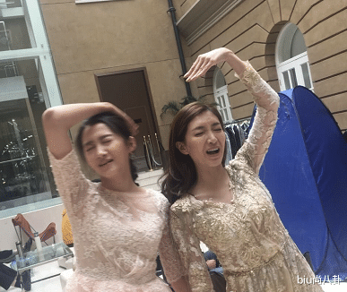 『关晓彤』你永远不知道女星腰有多细,除非她和关晓彤同框,看到江疏影跪了