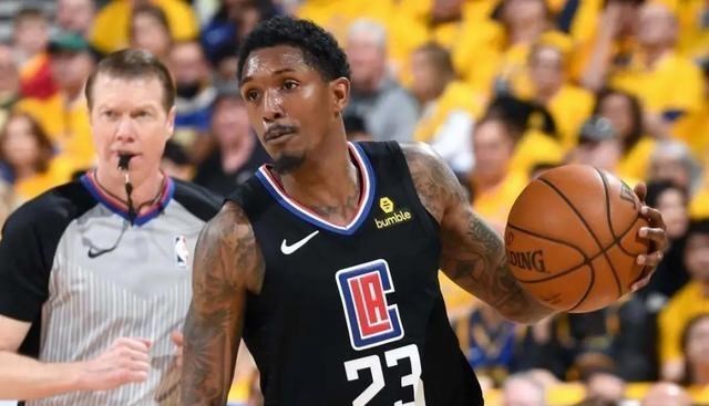 掘金队|快船轻取掘金!全队8分钟得了2分!比赛没打完他直接去哄小孩了!