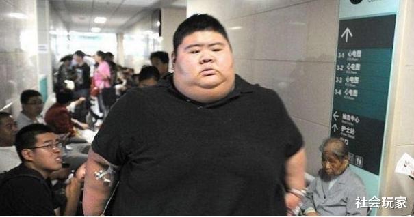 |励志!他是中国第一胖,为减肥切胃也没用,却因爱情一年减400斤