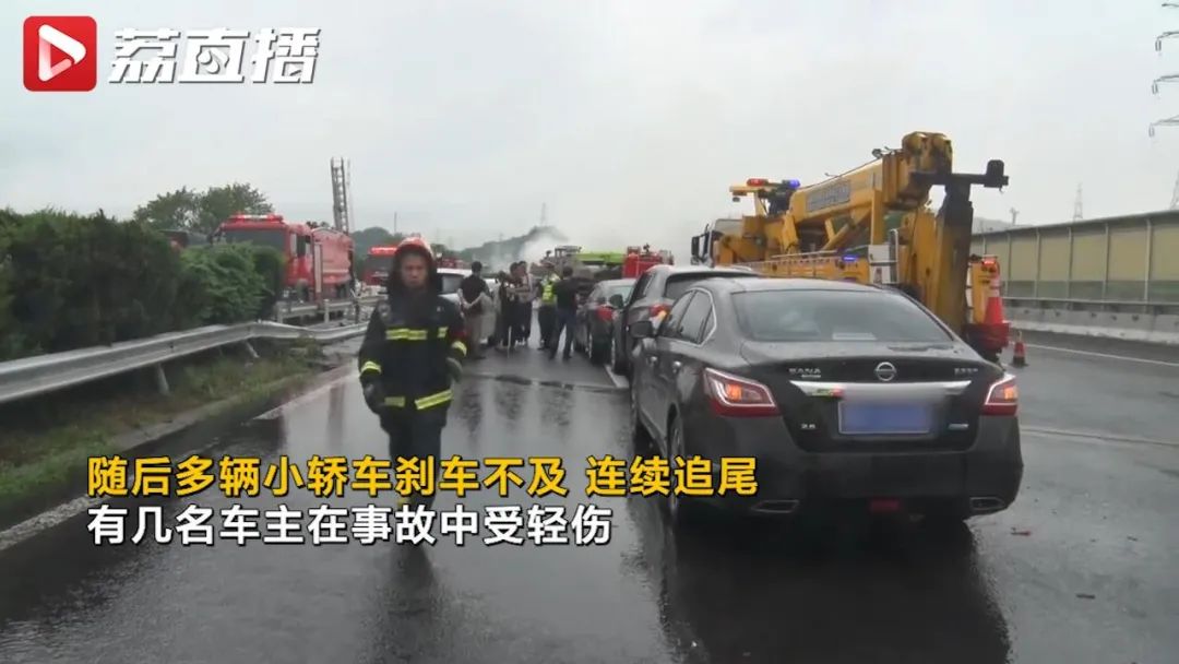 车澈@货车侧翻起火，一车Iphone手机就这么…烧烧烧了