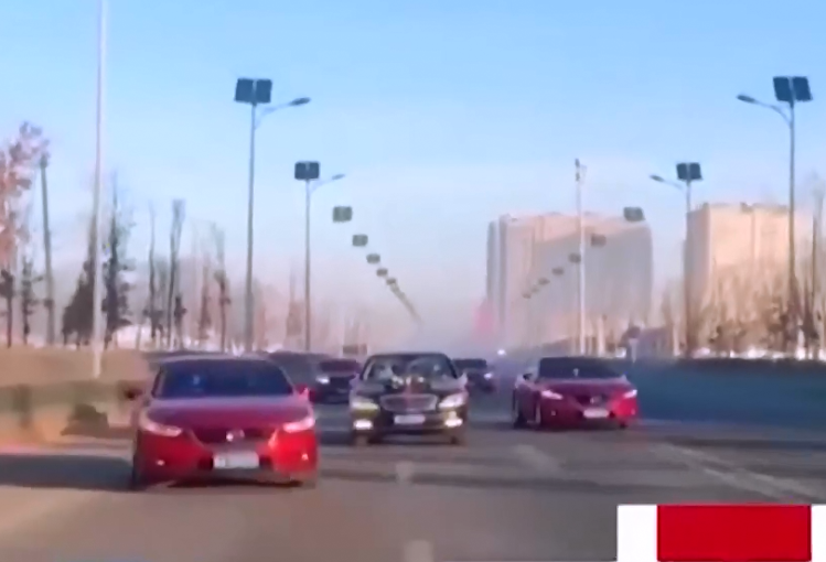 微社评 吉林长春：马自达婚车车队乱开车，马路当成了自己家，花式开车