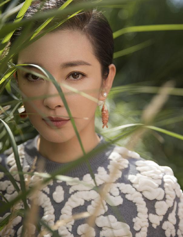 吴昕|李冰冰最新杂志照太高级,穿衣风格很低调,但气质仍然无人能替