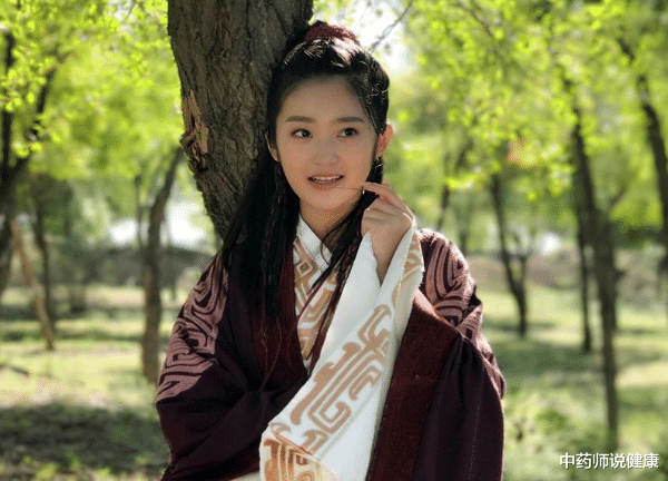 「林青霞」她眉眼间与林青霞一模一样，令人惊艳，网友：母女还是姐妹