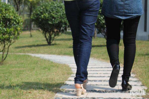 「养生」日行万步到底是养生？还是伤身？坚持走路的人，后来怎么样了？