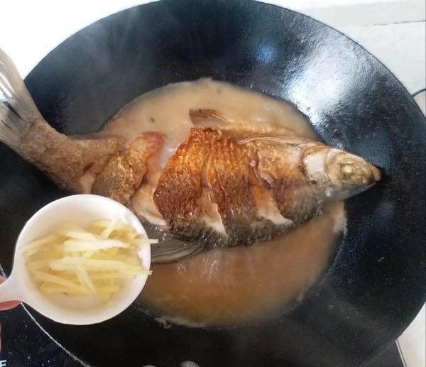 鳊鱼|鱼刺卡在喉咙里，可以不喝醋了，教你1个妙招，让鱼刺自己跑出来