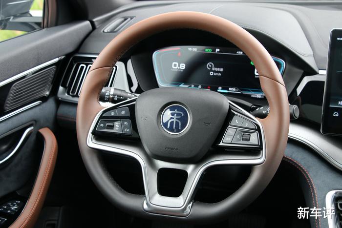 宋plus|比亚迪宋PLUS燃油版实拍:全新中型SUV,预定爆款席位