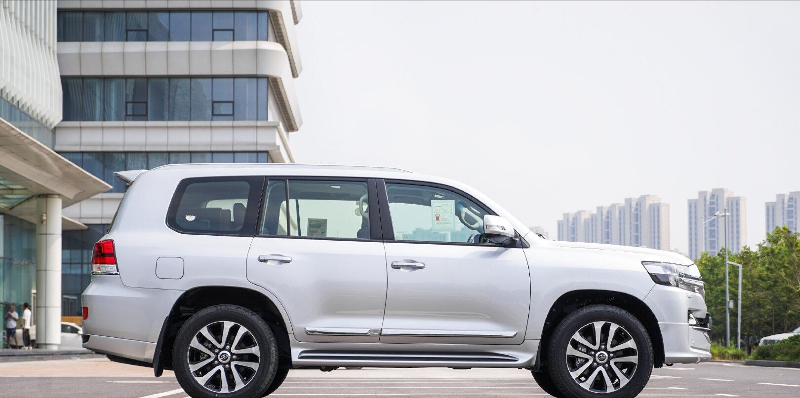 兰德酷路泽|最便宜的丰田兰德酷路泽，6缸动力+四驱，落地60万，比宝马X5霸气