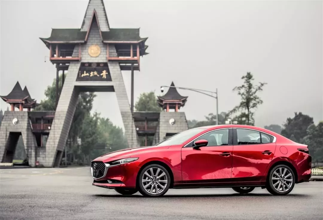 【马自达】人人叫好的马自达，为啥卖不动？