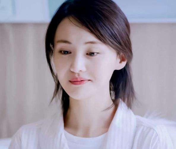 郑爽|大家都被骗了，郑爽的低情商才是人设，能红这么久她可不单纯