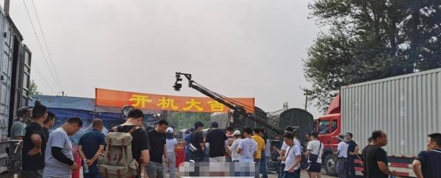 肖战|肖战新剧《王牌部队》路透照曝光！制作阵容强悍，为戏剃头太值得