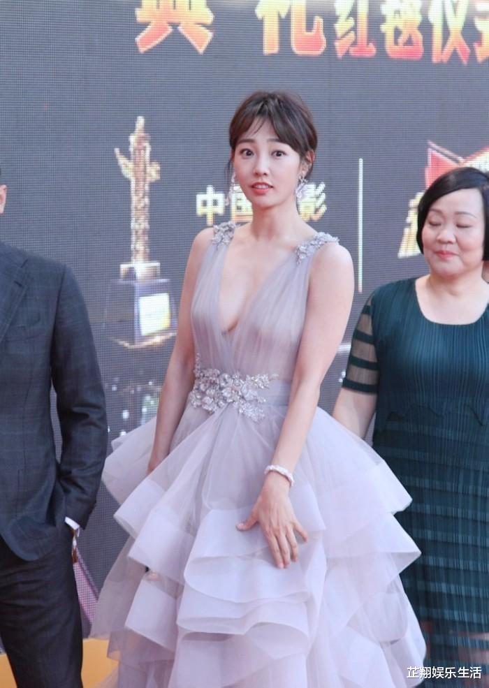 白百何▲白百何为啥被称“女版陈冠希”？看了这些照片，你就知道了