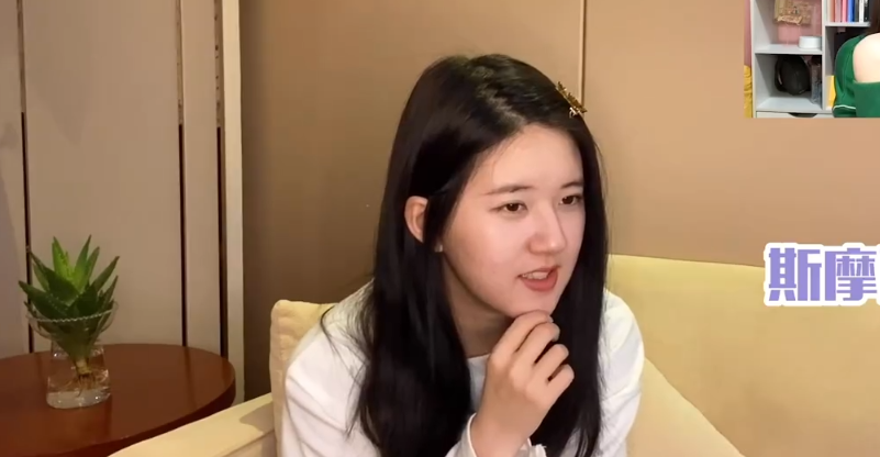 『赵露思』难怪赵露思头发看着多，看清她头发缝的细节，暗藏“小心机”