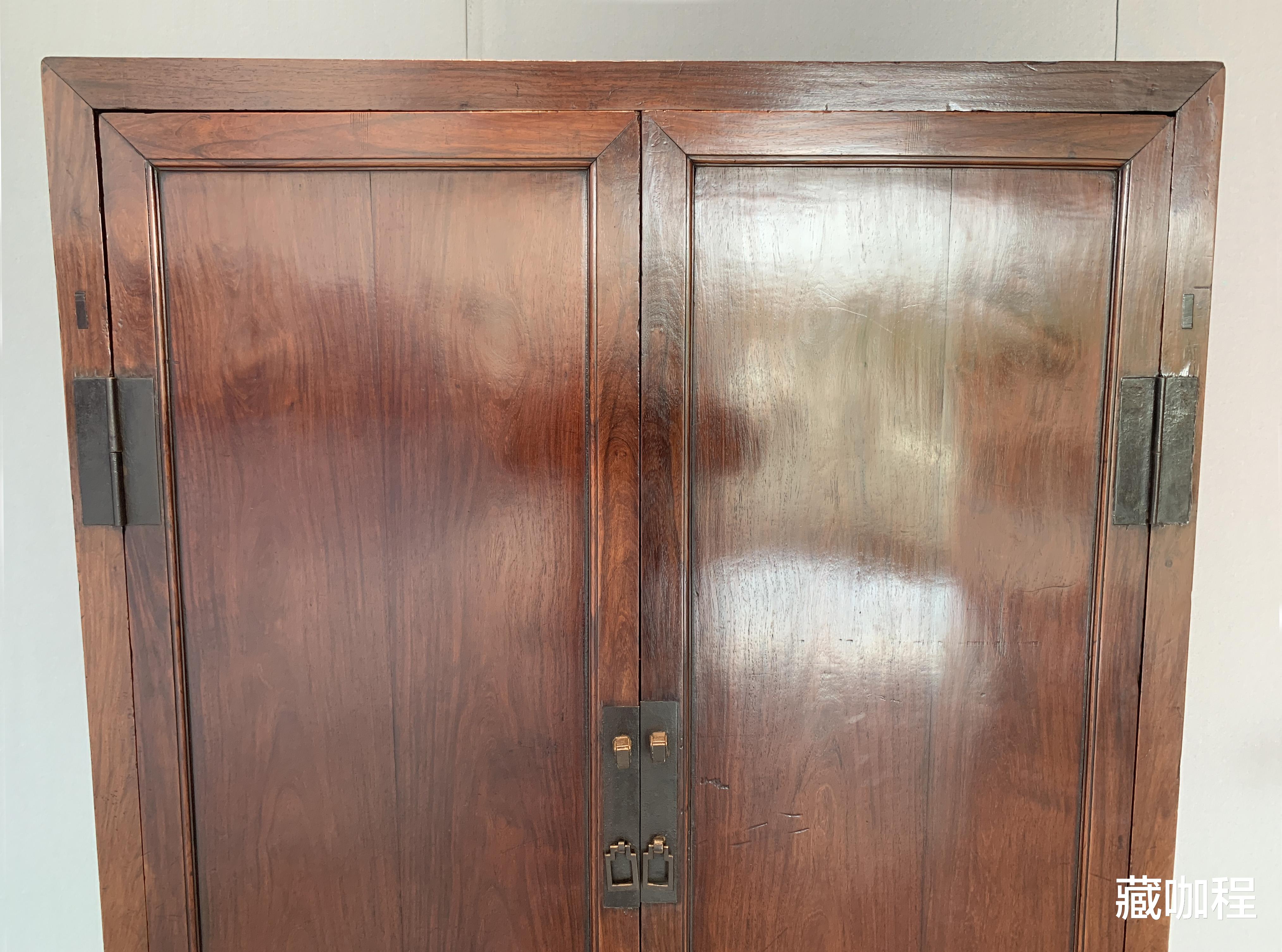 文玩：柜门上霞光万丈，黄花梨一木四开谁与争锋