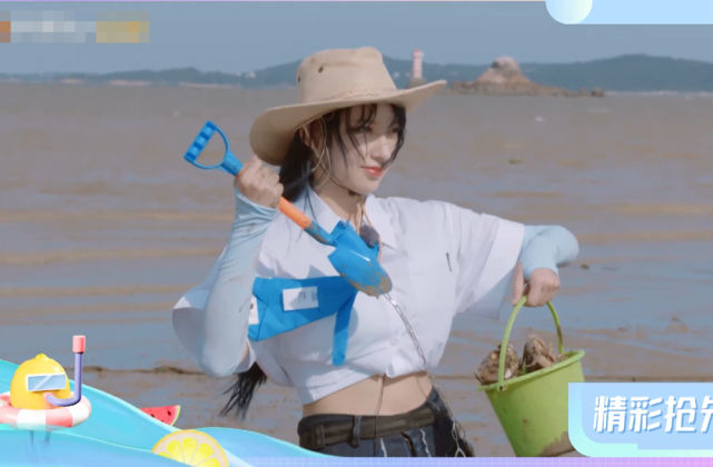 程潇|程潇和男朋友海边赶海，我关注点却在她的衣服上，作秀不要太明显