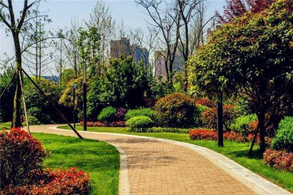 李嘉诚早有“告诫”，买房靠近这3个地段，未来准“值钱”！