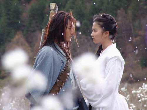 黄晓明|刘亦菲嫌弃他丑拒绝合作，被黄晓明公开抢走了主角，如今却让人“高攀不起”
