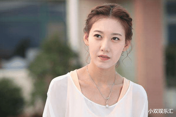 靳东@她是靳东的亲妹妹，如今因这部剧一炮而红，但老公却成了一个迷！