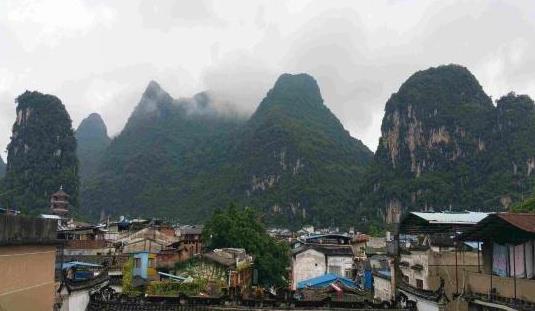 [旅行]中国首个游客数量破一千万人的县城，人口只三十万，风景闻名世界