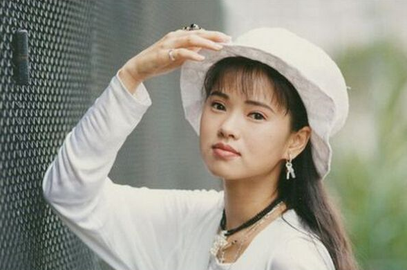 庾澄庆|庾澄庆小14岁娇妻近照，参加伊能静儿子毕业典礼，气质出众