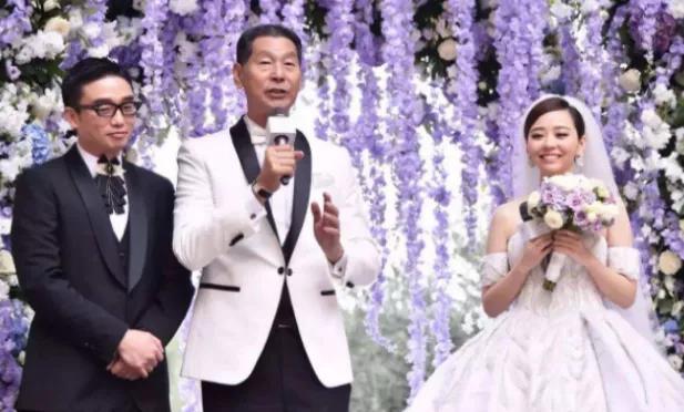 「贾乃亮」求婚现场，贾乃亮哭成泪人：“我依然相信爱情”