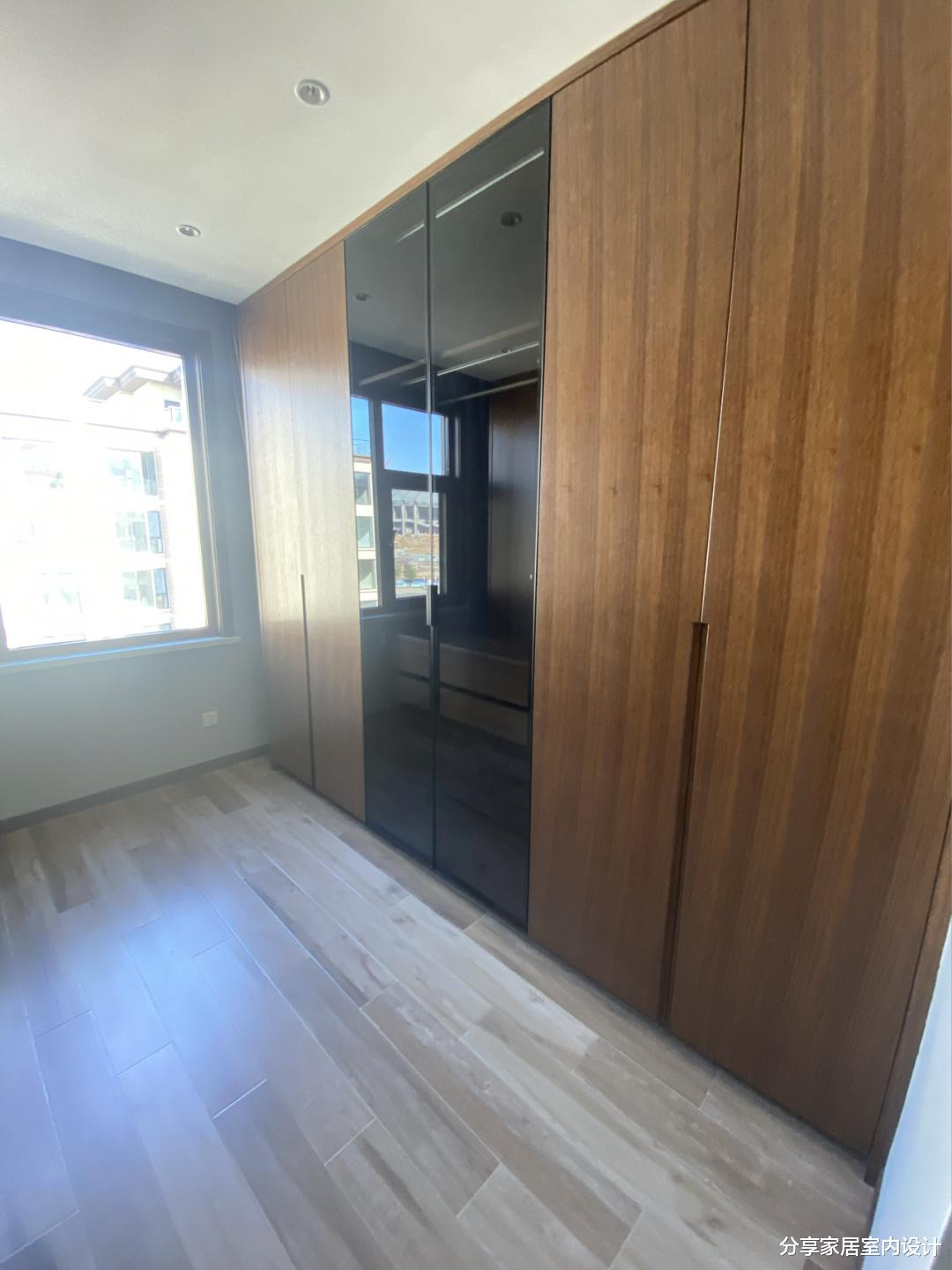 |辛苦五个月硬装完工，打扫干净还没家具，电视墙是全屋的亮点！