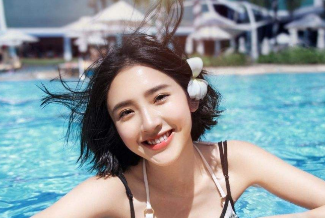 「张若昀」有种发育过猛叫张若昀妻子，模特旧照曝光，张若昀眼光真毒