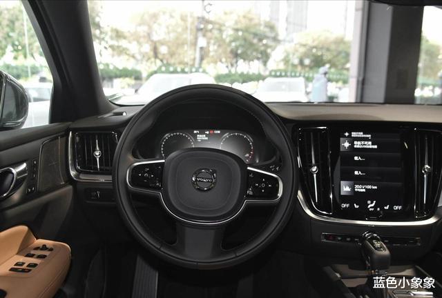 奥迪A4|最便宜豪华中级车来袭，2.0T+8AT，落地25万，还看啥奥迪A4！