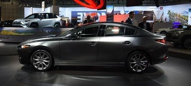 【马自达3】马自达再添“新成员”，比朗逸帅气，油耗成最大亮点