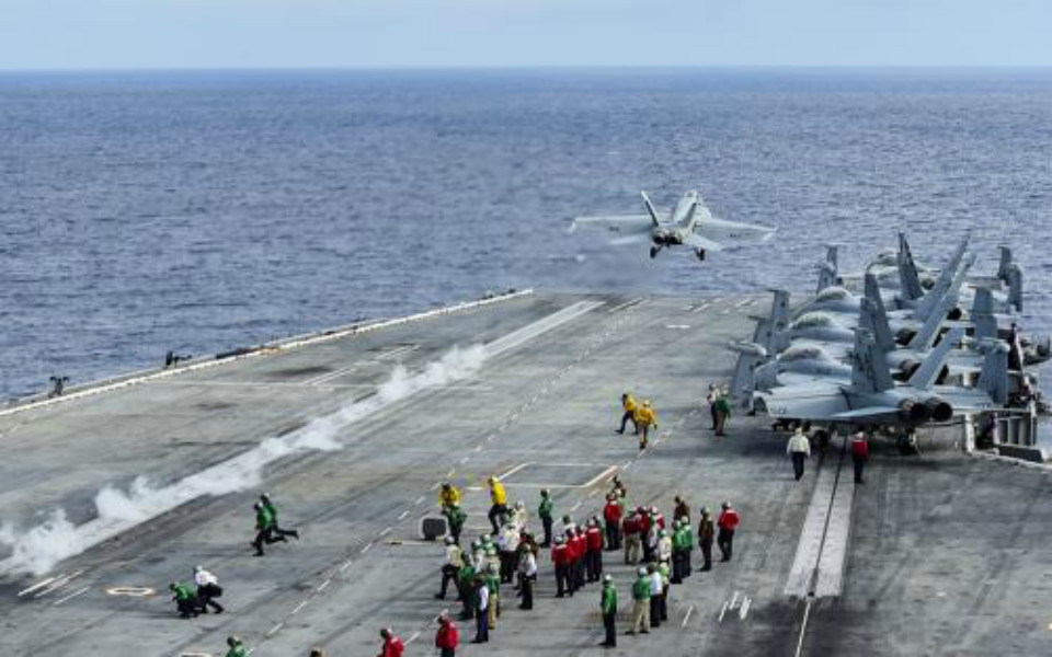 「叙利亚」美航母被困地中海！3600名水兵求助遭拒，叙利亚：关闭所有港口阻止靠近