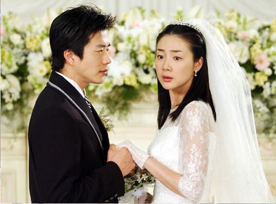 「崔智友」44岁崔智友首度公开孕肚照,距离预产期仅半个月,胎儿性别曝光