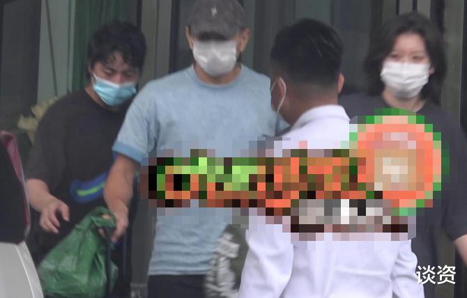 燕云台|吴奇隆刘诗诗带儿子逛街，吴奇隆抱娃等老婆，低调恩爱惹人羡慕