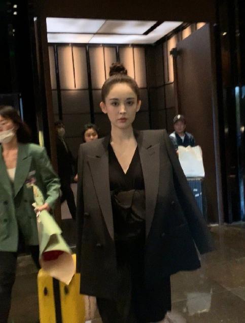 古力娜扎|娜扎生图好绝！皮肤自带磨皮效果，谁看了不说惊艳