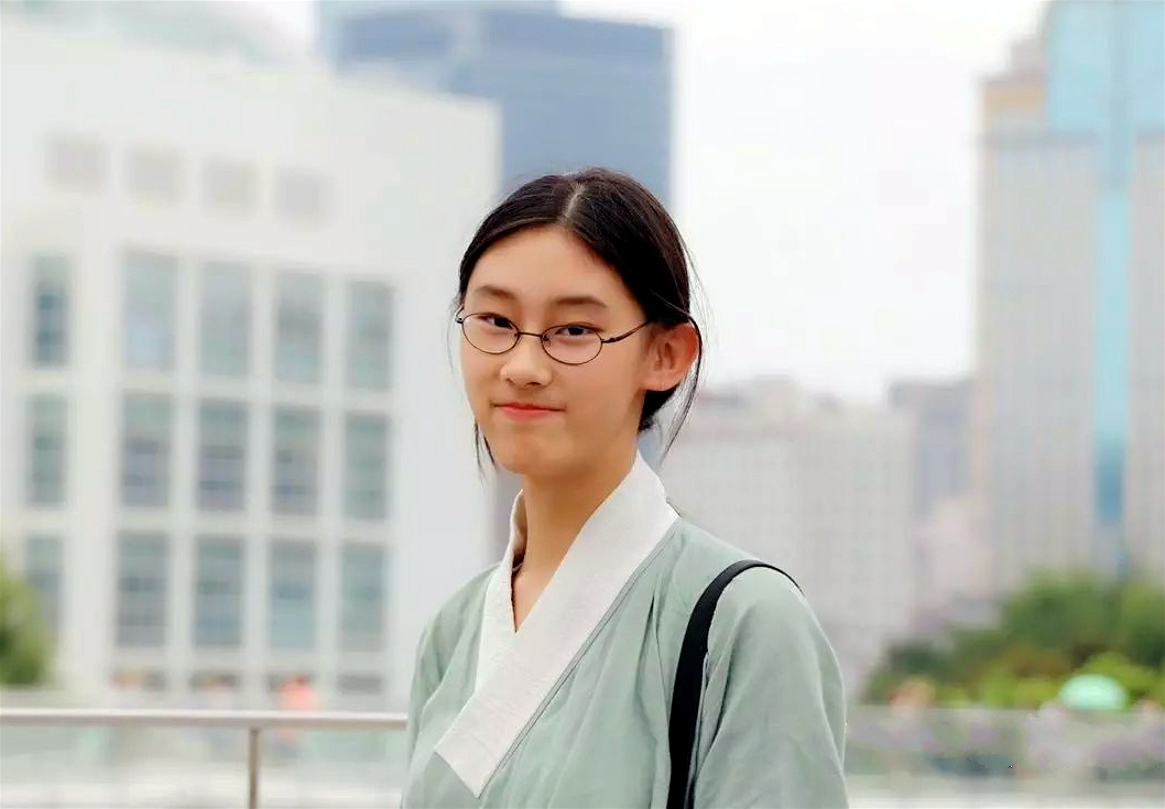 『清华大学』清华才女武亦姝，被吐槽像男孩，网友：这就是理科生审美？