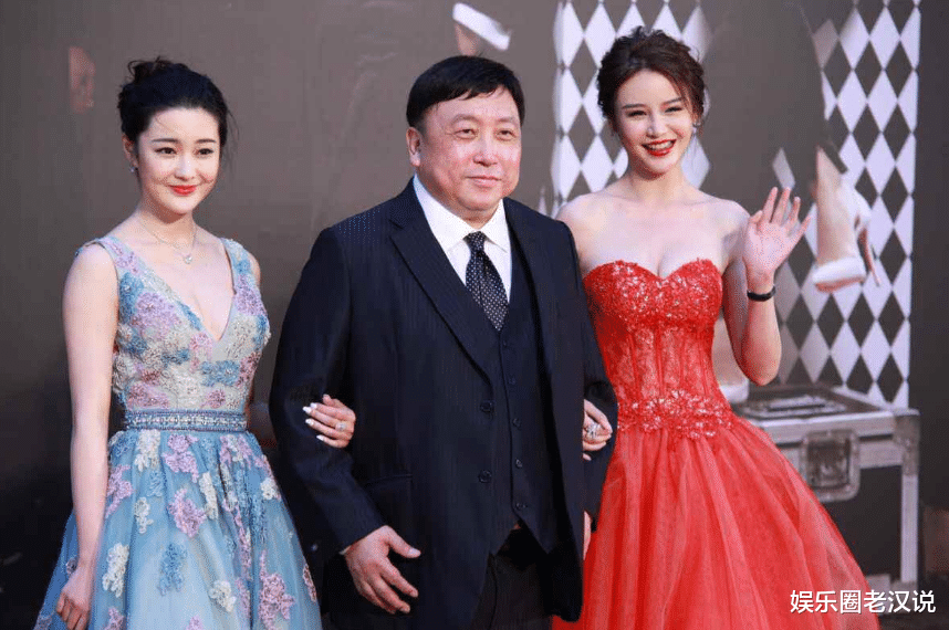 「王晶」王晶的妻子到底长啥样?看完与妻子合照后,网友:人生赢家!