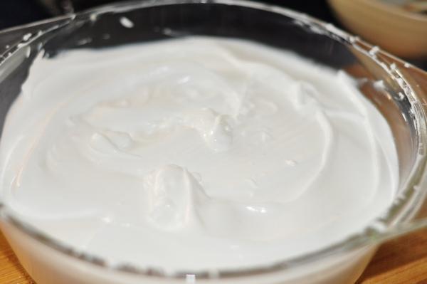 蛋糕：这个蛋糕不用模具也不用烤箱，小白也能做，用料健康，口感惊喜