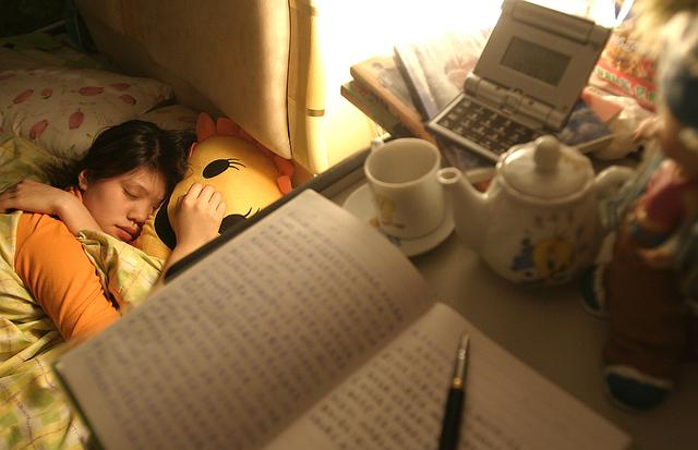 睡眠▲老话说：“人睡三觉，命比纸薄”，是否可信？多数人可能倍感意外