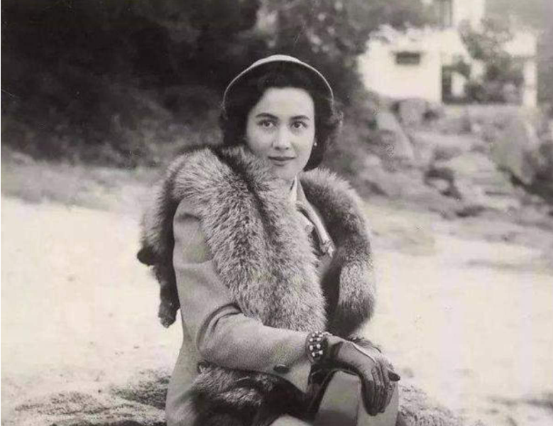 『何鸿燊』赌王何鸿燊娶了4个老婆,不犯重婚罪吗?清朝给的权利