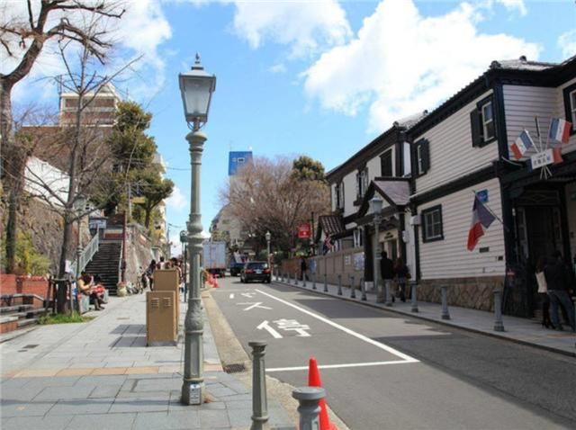 臆说古史|同样都是沥青马路，为何日本的马路年年新，中国的马路却年年补？