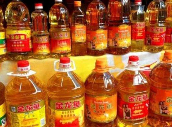 『』买食用油时，只要桶上面有这2个字，不管什么牌子，都是好油