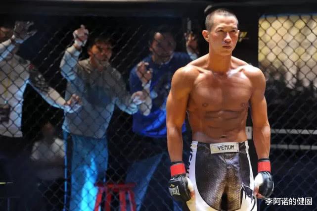 周星驰▲38岁的周星驰无意中摧毁了一位喜剧演员，却成就了一代影帝