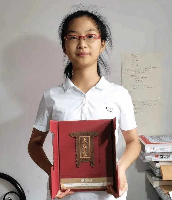 清华大学|15岁女孩成北大最小本科生，清华博士18岁，顶尖名校瞄准神童