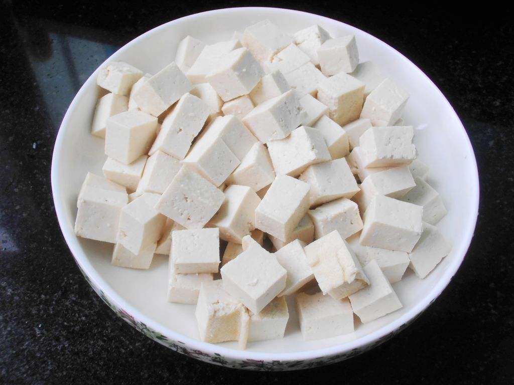 #豆腐#豆腐是生活中常见的食物，对于白癜风患者来说可以多吃吗？