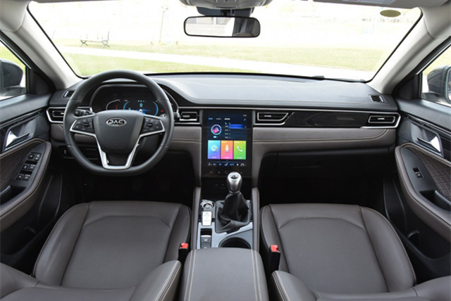 国六|公认的国产“颜值王”，6万气场超16万凯美瑞，奈何懂它不多