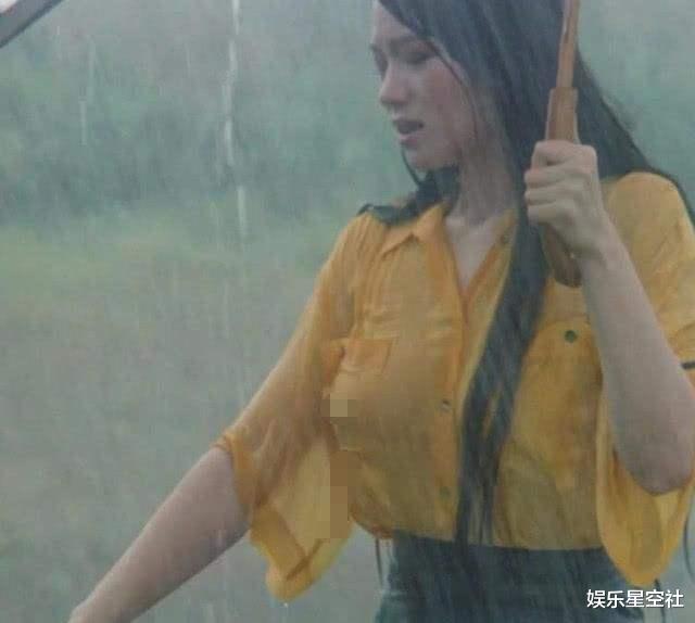 【成龙】这部电影阵容厉害，却很暗黑，成龙：演员都是黑社会用枪逼才拍的