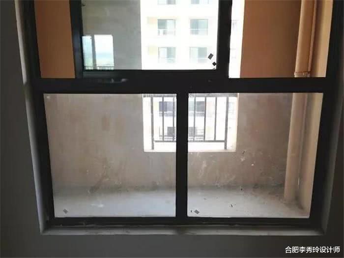 |兴高采烈去拿房,看到设备阳台却愣住,旁边连着儿童房,不给封窗咋敢住?
