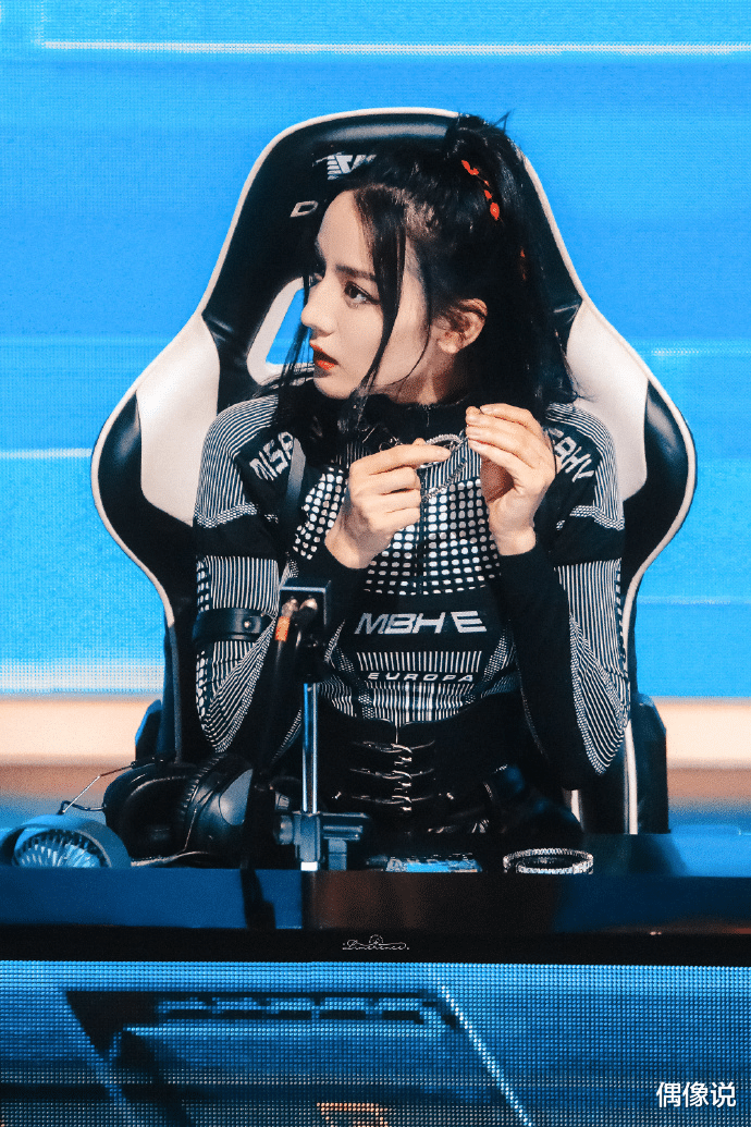 迪丽热巴|迪丽热巴杨超越等人打游戏，告诉玩家一个真理：取名越牛技术越菜