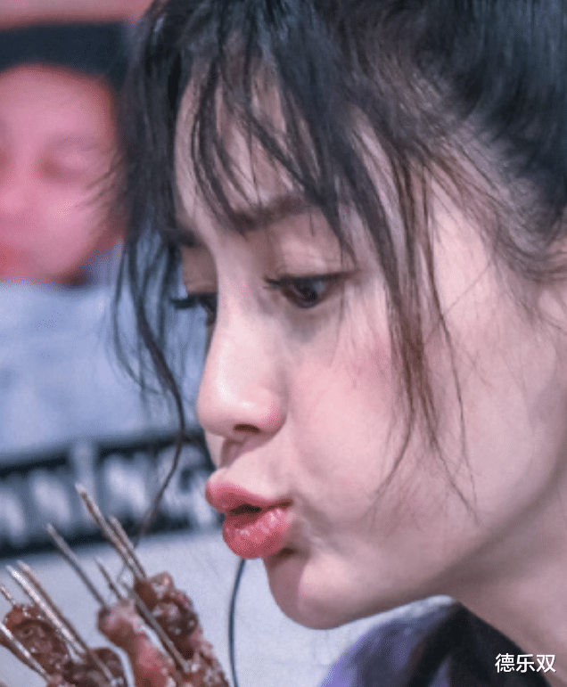 「」有一种“用力”叫baby吹气，放大10倍，看清嘴唇，懵了！