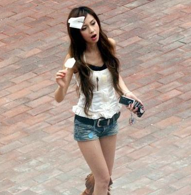 [Angelababy]杨颖18岁在日本的照片流出，网友：黄教主看了绝对要后悔